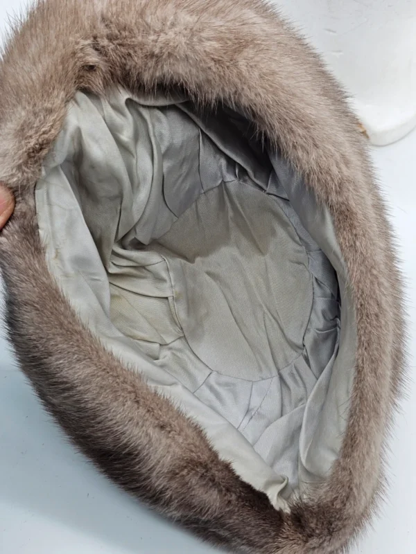 Czapka zimowa z futra jasnobrązowa średnica 23 cm syntetyk 100% z lasu