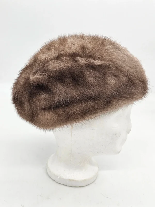 Czapka zimowa z futra jasnobrązowa średnica 23 cm syntetyk 100% z lasu