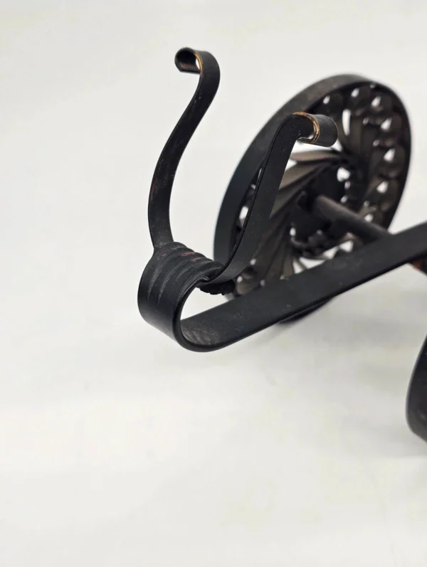 Metalowy stojak na butelkę wina lub szampana z podwójnym podparciem 41 cm