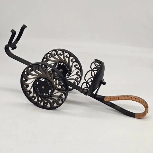 Metalowy stojak na butelkę wina lub szampana z podwójnym podparciem 41 cm