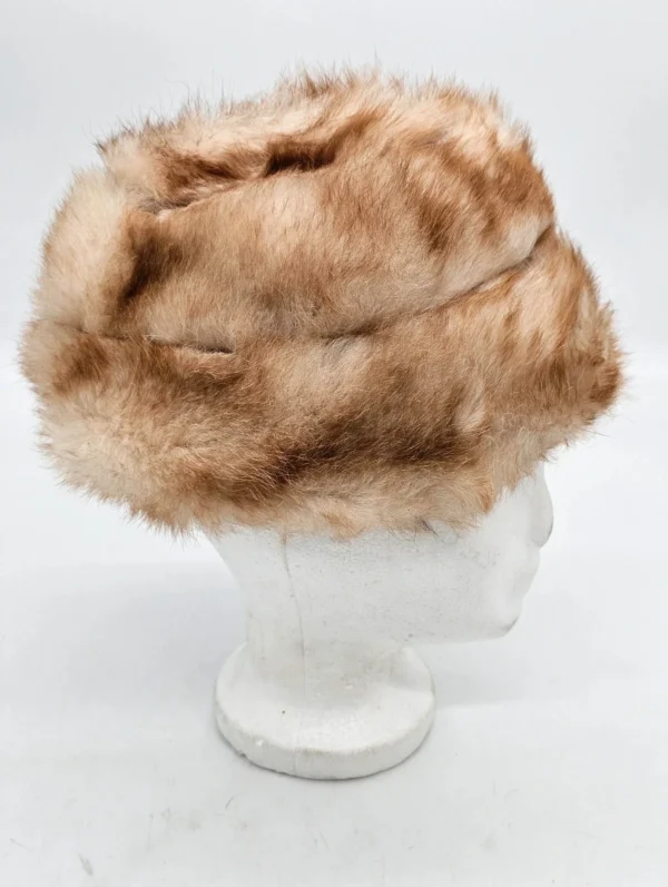Czapka zimowa z naturalnego futra jasna beżowo miodowa średnica 24 cm syntetyk 100% z lasu
