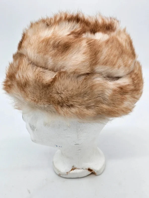 Czapka zimowa z naturalnego futra jasna beżowo miodowa średnica 24 cm syntetyk 100% z lasu