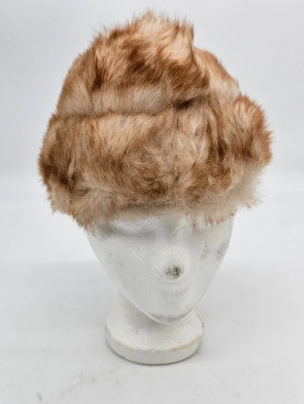 Czapka zimowa z naturalnego futra jasna beżowo miodowa średnica 24 cm syntetyk 100% z lasu