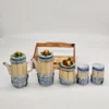 Ceramiczny zestaw kuchenny vintage w koszyku – motyw owocowy, komplet 5 elementów