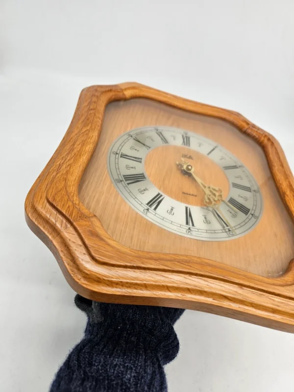 Zegar ścienny IKA Quartz drewniana obudowa vintage 27×31 cm