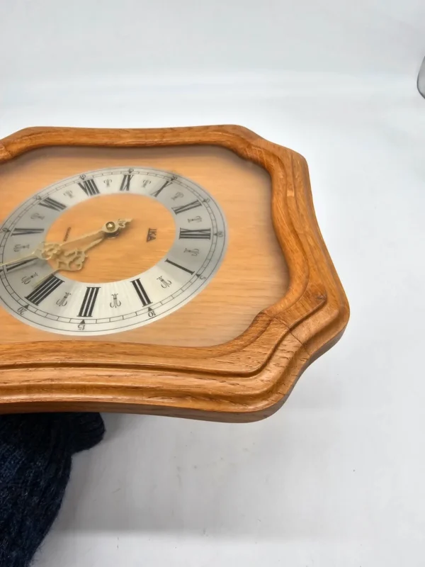 Zegar ścienny IKA Quartz drewniana obudowa vintage 27×31 cm