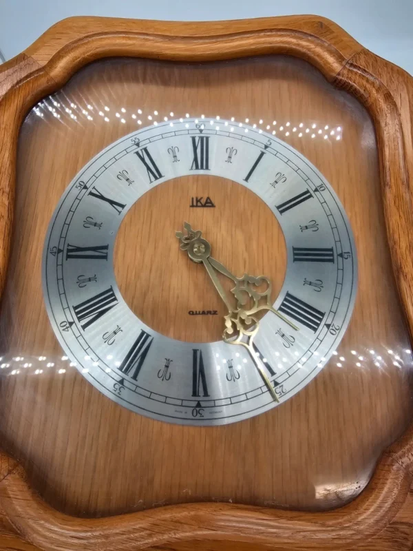 Zegar ścienny IKA Quartz drewniana obudowa vintage 27×31 cm