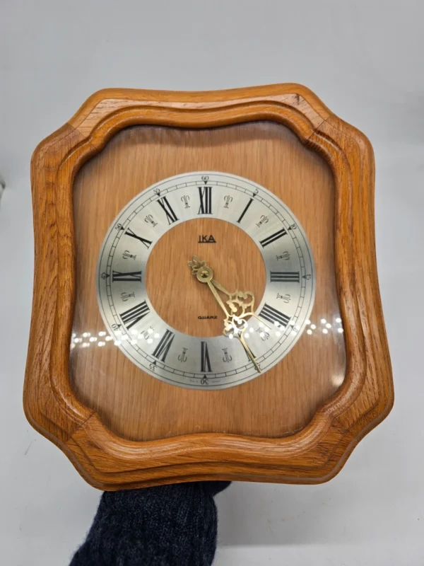 Zegar ścienny IKA Quartz drewniana obudowa vintage 27×31 cm