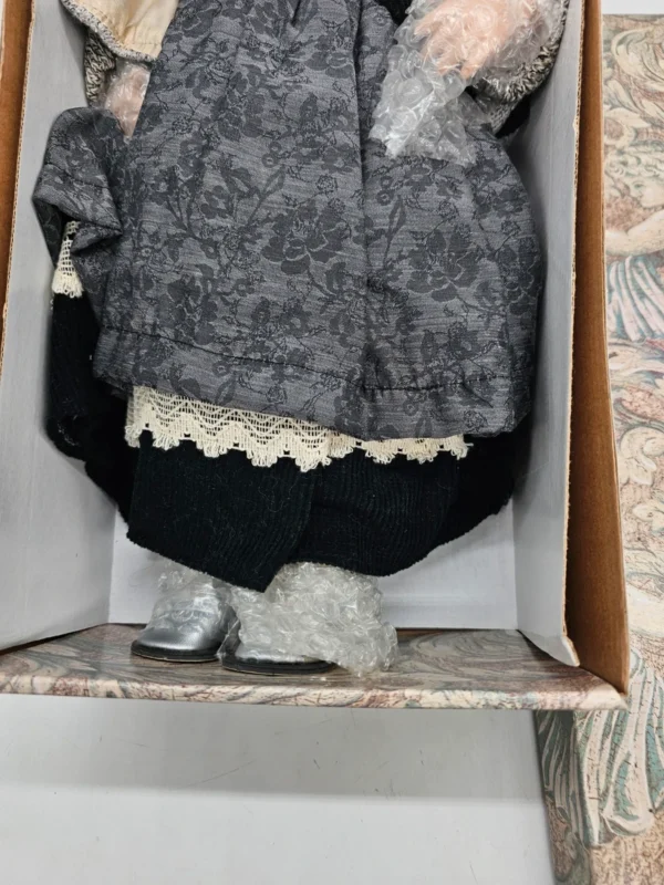 Kolekcjonerska lalka porcelanowa Rosita Adele’s Puppenhaus 53 cm nowa