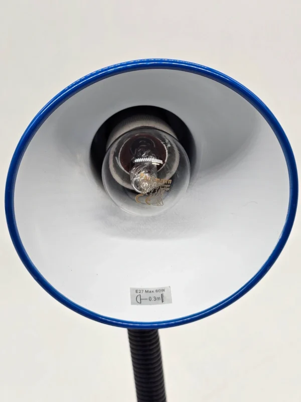 biurkowa lampka kierunkowa w intensywnym kobaltowo-niebieskim kolorze
