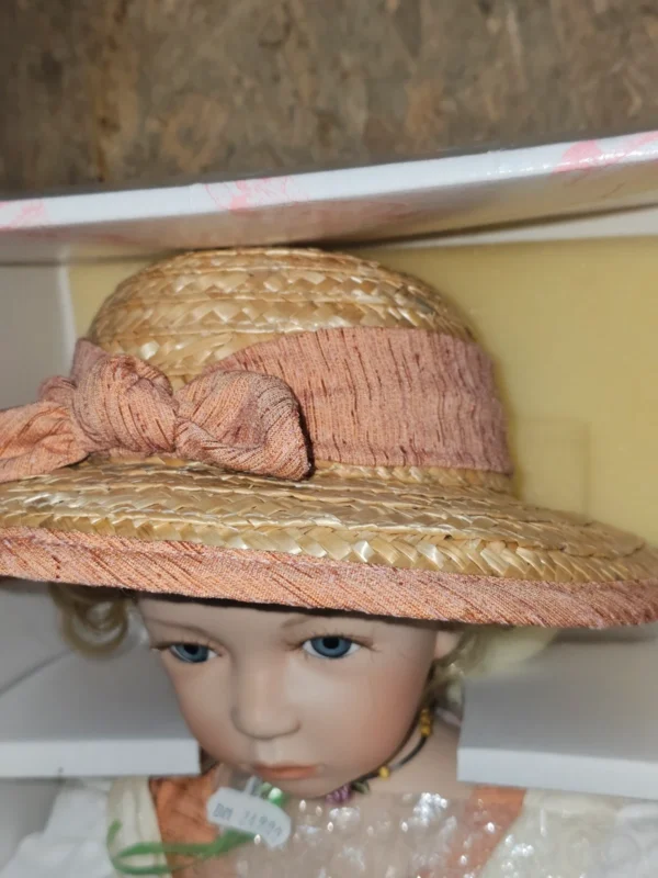 Duża porcelanowa lalka kolekcjonerska Pauline Dolls – 70 cm