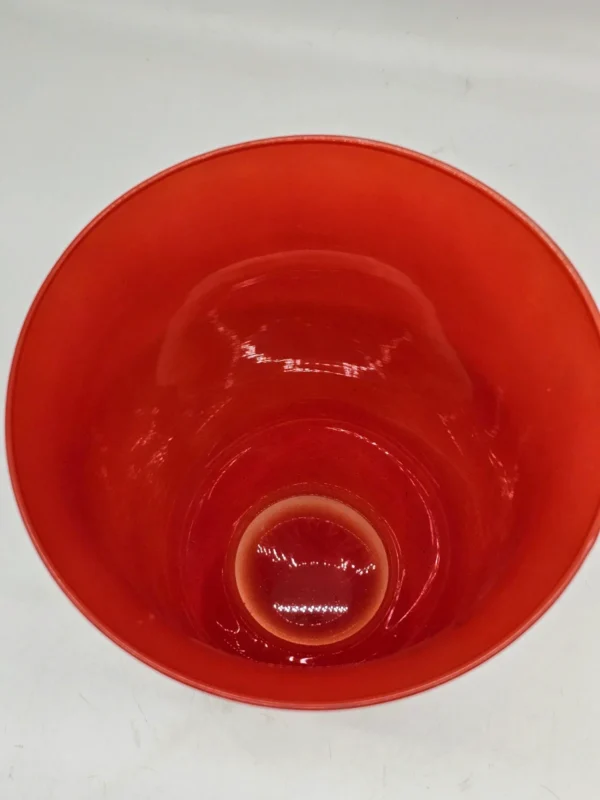 Czerwona waza ze szkła ręcznie dmuchanego One design Glaskunst