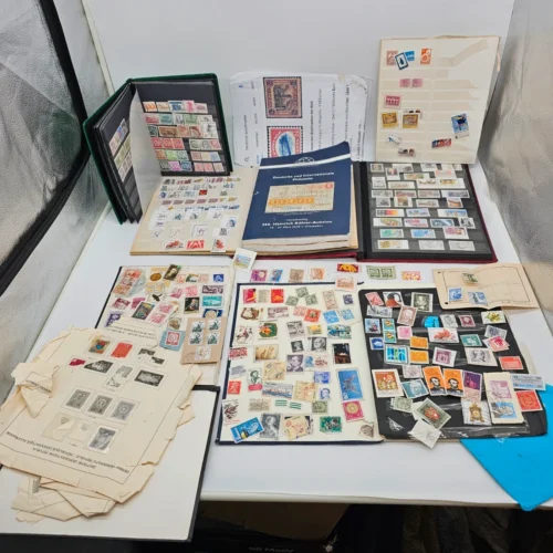 Zestaw ponad 300 znaczków z lat 1930–1990