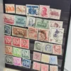 Zestaw ponad 300 znaczków z lat 1930–1990