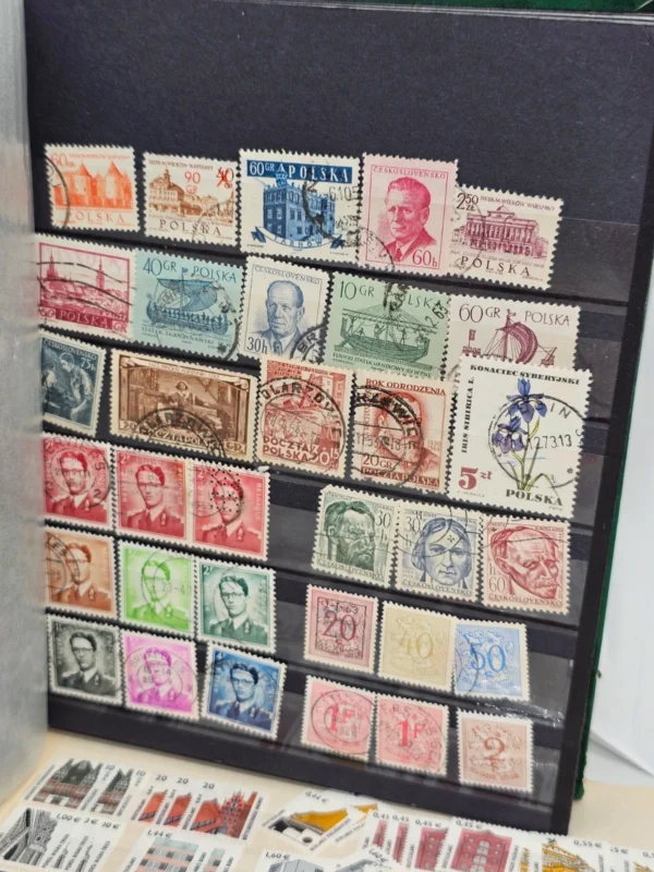 Zestaw ponad 300 znaczków z lat 1930–1990