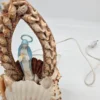 Lampka religijna Portovenere – figura Maryi w muszlach, oświetlana, 24×15 cm
