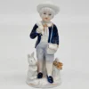 Porcelanowa figurka – chłopiec z królikiem