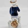 Porcelanowa figurka – chłopiec z królikiem