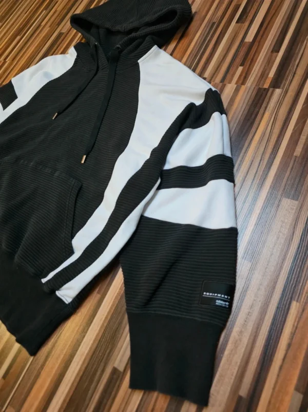 Bluza adidas Equipment ADV/91-18 – czarno-biała, kaptur, 100% bawełna, 61×55 cm
