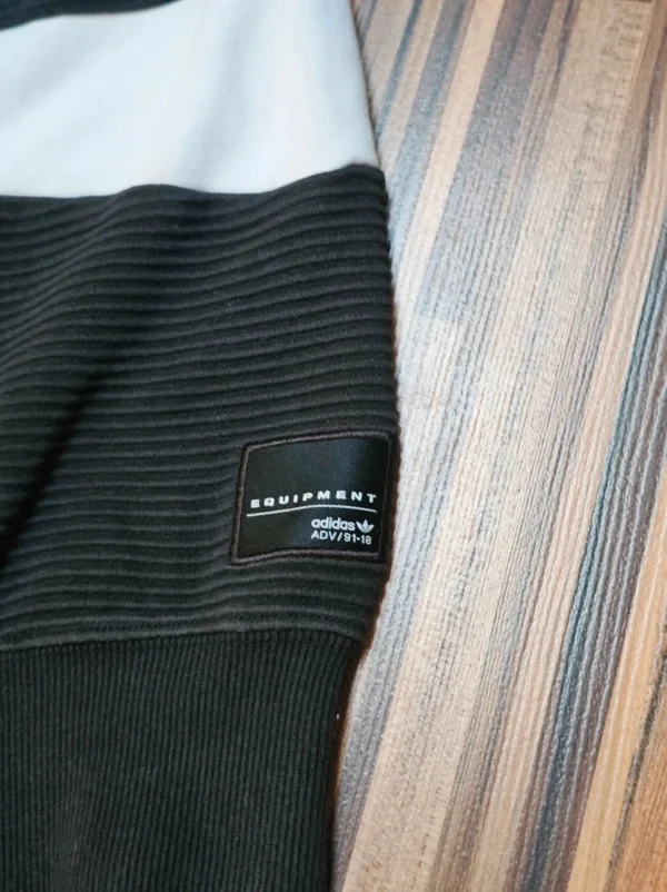 Bluza adidas Equipment ADV/91-18 – czarno-biała, kaptur, 100% bawełna, 61×55 cm