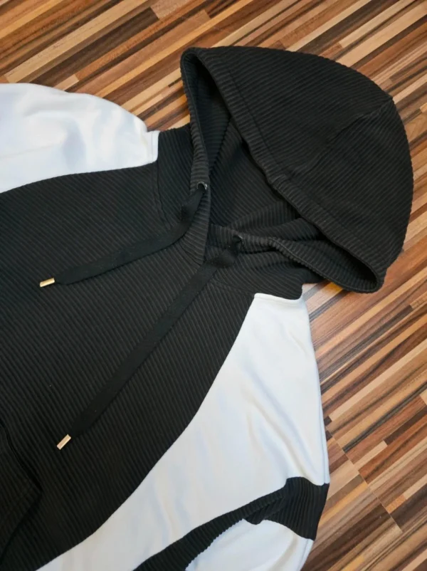 Bluza adidas Equipment ADV/91-18 – czarno-biała, kaptur, 100% bawełna, 61×55 cm