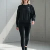 Damska bluza Nike cropped z wycięciem na plecach – sportowy styl