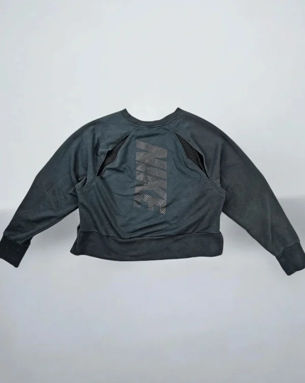 Damska bluza Nike cropped z wycięciem na plecach – sportowy styl