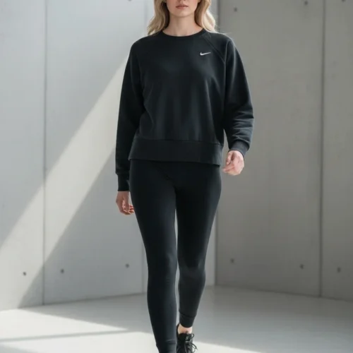 Damska bluza Nike cropped z wycięciem na plecach – sportowy styl