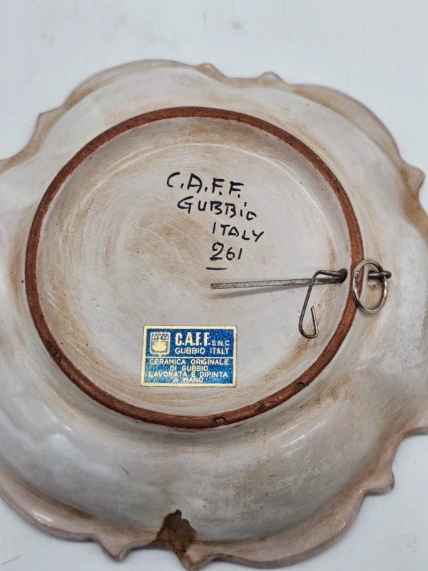 Dekoracyjny talerz ścienny C.A.F.F. Gubbio Italy ręcznie malowany Ø 19 cm