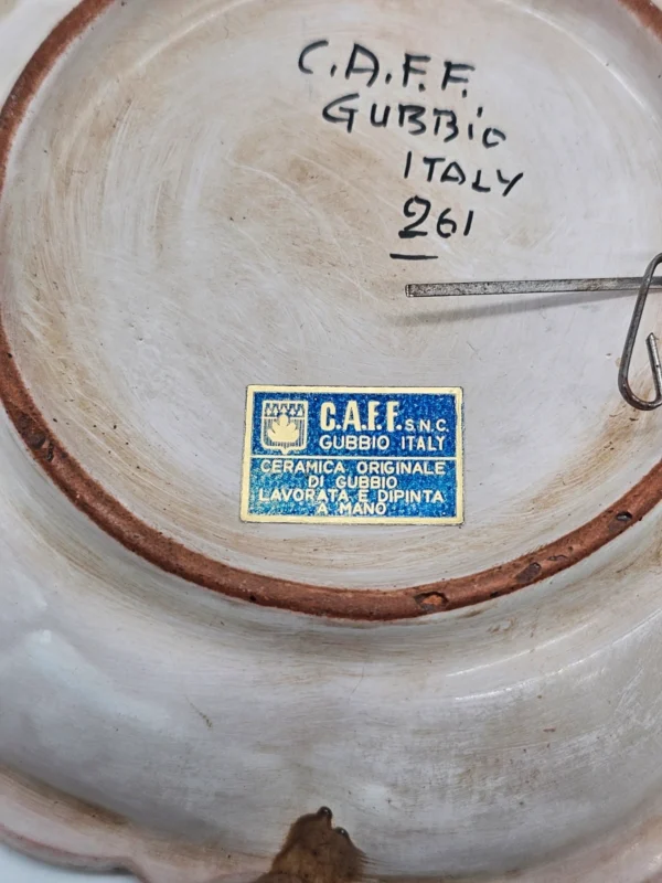 Dekoracyjny talerz ścienny C.A.F.F. Gubbio Italy ręcznie malowany Ø 19 cm