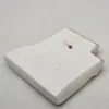 Ceramiczna dekoracja ścienna domek z czerwonym dachem ręcznie malowana