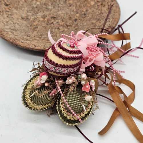 Dekoracyjne jajka wielkanocne handmade wosk i tkanina komplet 2 sztuki