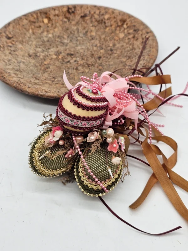 Dekoracyjne jajka wielkanocne handmade wosk i tkanina komplet 2 sztuki