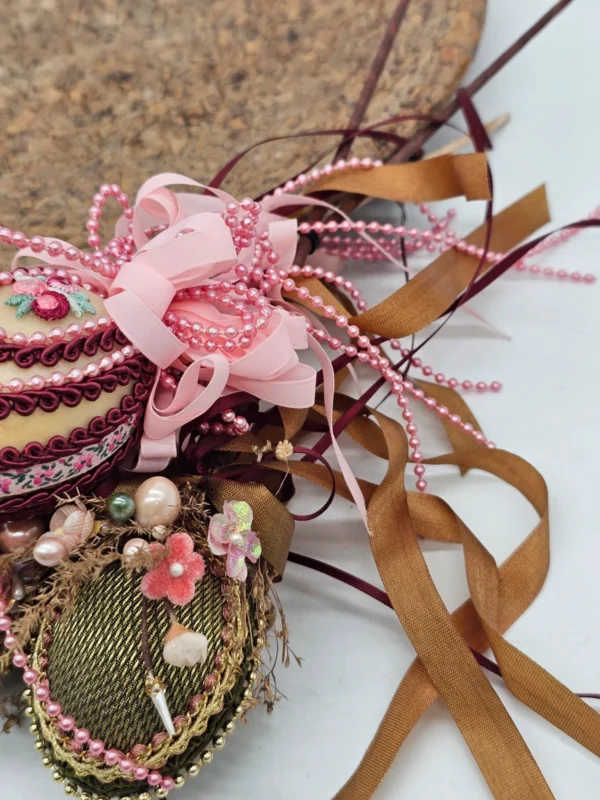 Dekoracyjne jajka wielkanocne handmade wosk i tkanina komplet 2 sztuki