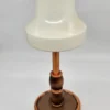Lampka stołowa vintage z mlecznym kloszem mosiądz i drewno styl klasyczny