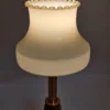 Lampka stołowa vintage z mlecznym kloszem mosiądz i drewno styl klasyczny