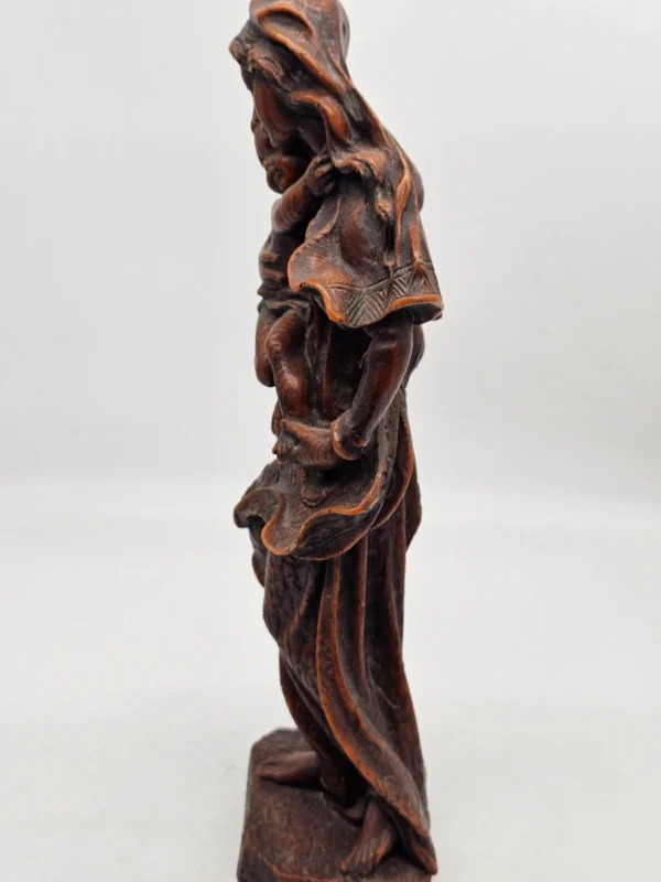 Figura Matka z Dzieckiem rzeźba dekoracyjna z wosku styl sakralny 49 cm