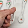 Zestaw 4 ceramicznych łyżeczek dekoracyjnych owoce 13 cm