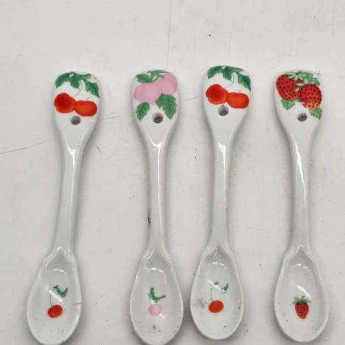 Zestaw 4 ceramicznych łyżeczek dekoracyjnych owoce 13 cm