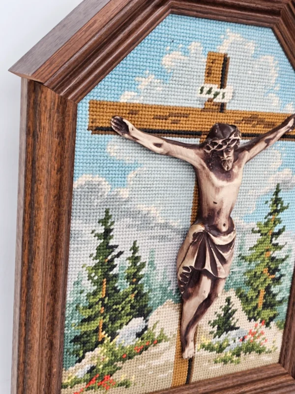 Obraz religijny Jezus Chrystus na krzyżu haft gobelinowy rama drewniana 29x38 cm