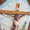 Obraz religijny Jezus Chrystus na krzyżu haft gobelinowy rama drewniana 29x38 cm