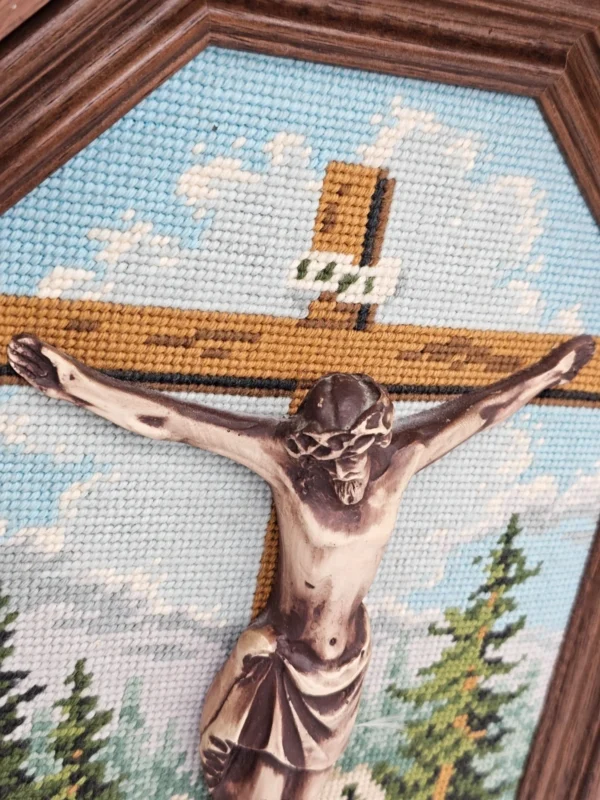Obraz religijny Jezus Chrystus na krzyżu haft gobelinowy rama drewniana 29x38 cm