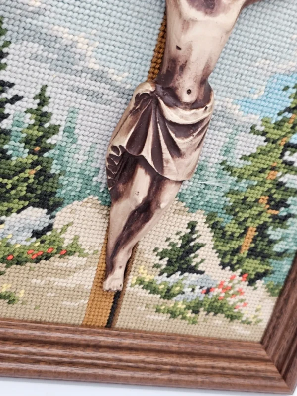 Obraz religijny Jezus Chrystus na krzyżu haft gobelinowy rama drewniana 29x38 cm