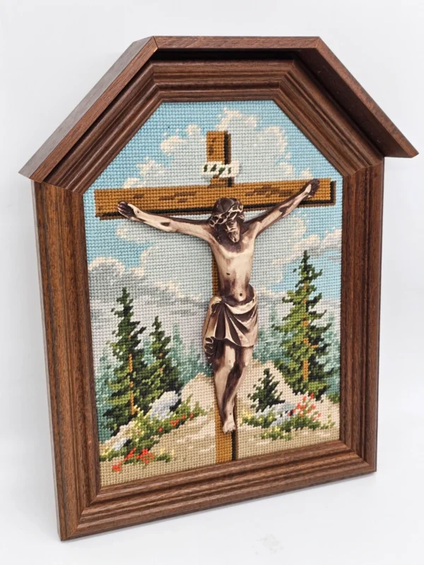 Obraz religijny Jezus Chrystus na krzyżu haft gobelinowy rama drewniana 29x38 cm