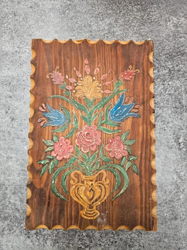 Ręcznie malowana deska dekoracyjna motyw Ludowy wazon Z kwiatami drewno 21x32 cm