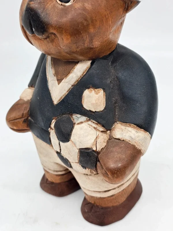 Drewniana figurka miś piłkarz z 1946 roku Ręcznie Rzeźbiona 25 cm