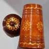 Drewniana szkatułka dekorowana muszlami, 9×6×7 cm, Drobne braki