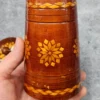 Drewniana szkatułka dekorowana muszlami, 9×6×7 cm, Drobne braki