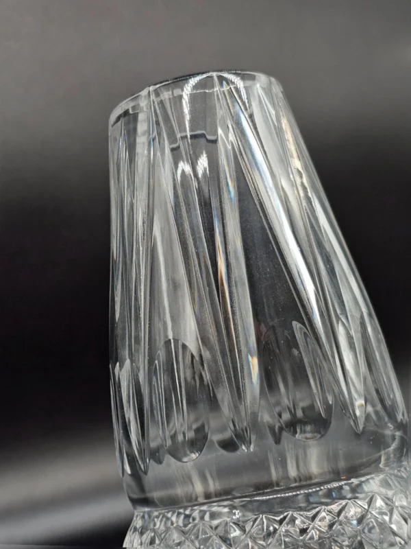 Wazon kryształowy Z dekoracyjnym szlifem, 18 cm – masywny I elegancki