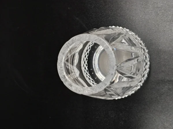 Wazon kryształowy Z dekoracyjnym szlifem, 18 cm – masywny I elegancki